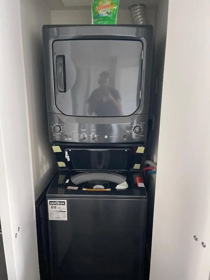 Downtown Water View Condo: Modern 2BR with AC and Parking Vancouver Apartment