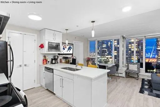 Apartment Downtown Water View Condo: Modern 2BR with AC and Parking Vancouver