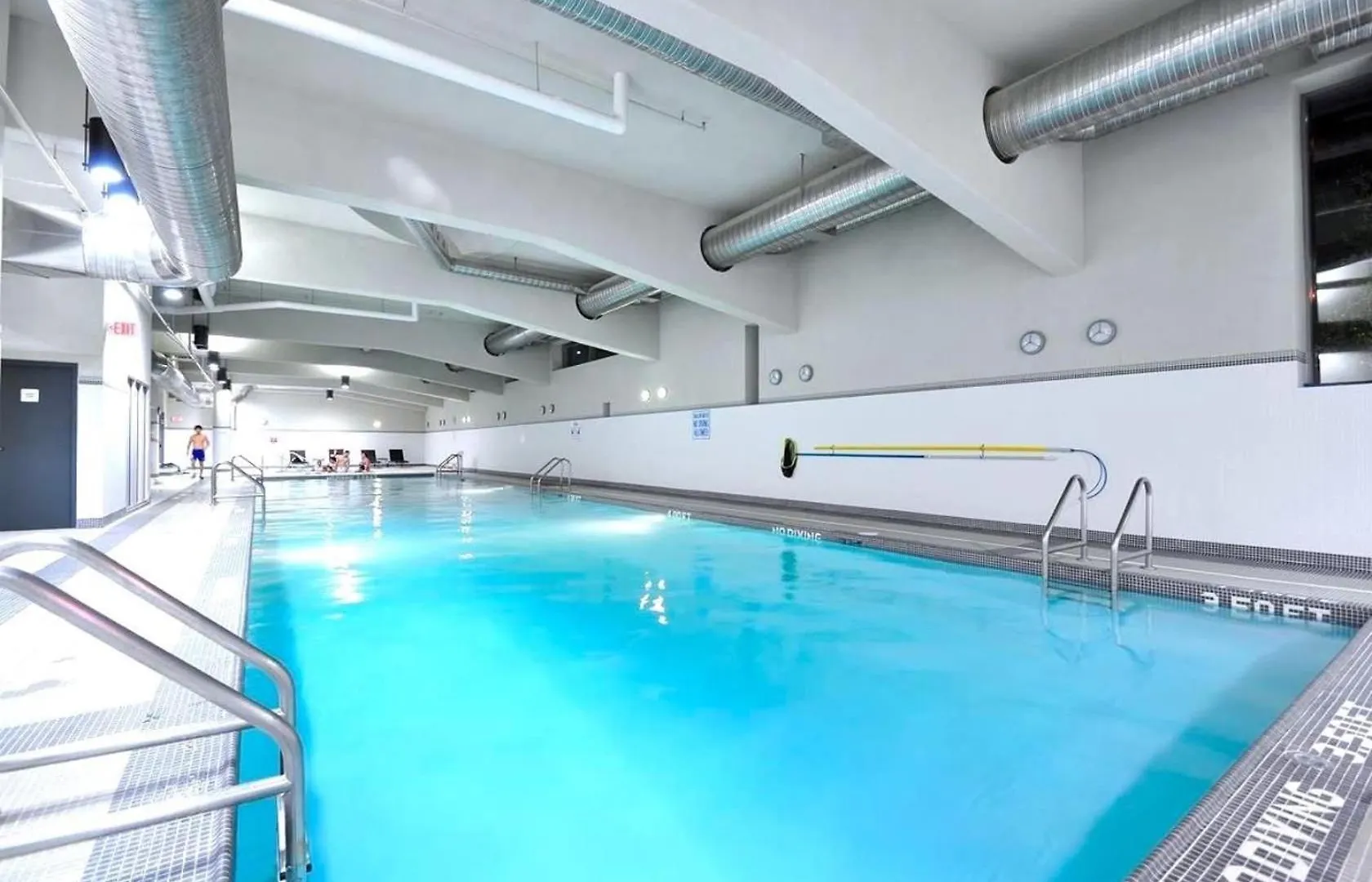 Apartment Downtown Water View Condo: Modern 2BR with AC and Parking Vancouver