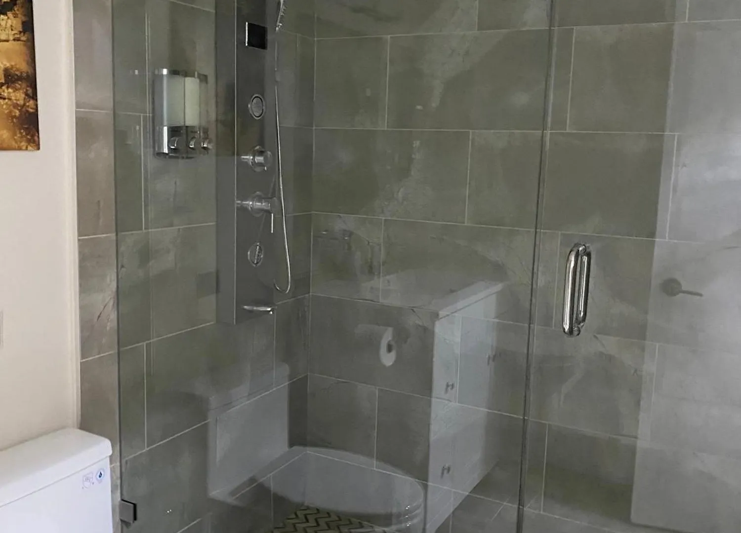 Downtown Water View Condo: Modern 2BR with AC and Parking Vancouver Apartment
